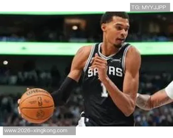 米奇约翰逊谈文班出战情况球队将谨慎处理不冒险